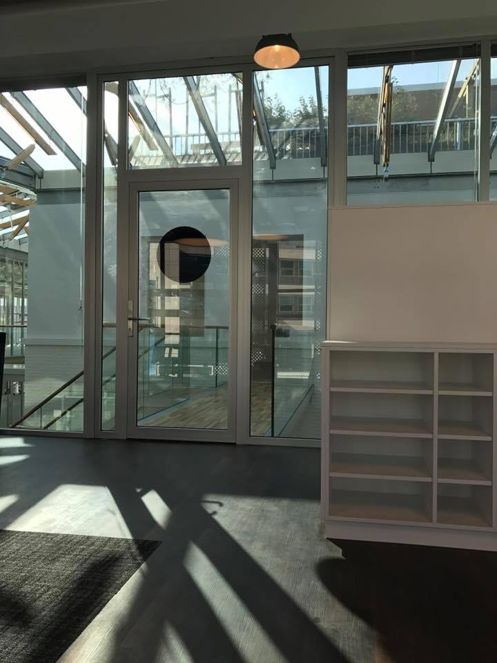 Het nieuwe interieur van het hoofdkantoor van Inntell Hotels in Hoofddorp, gerealiseerd door the IN connection. Impressie van lichtinval.